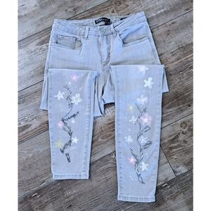 Painted Flower Gray Wash Jeans Size 8